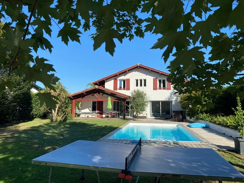 Jardin et piscine chauffée